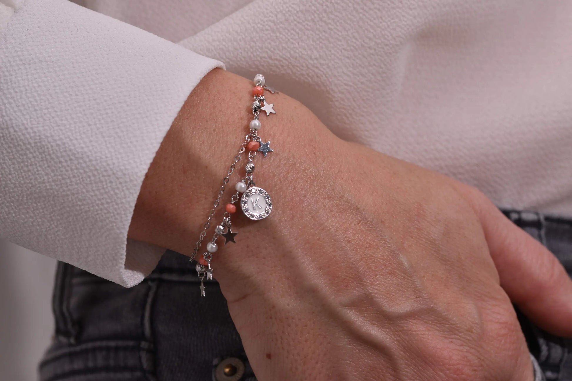 Bracciale DEA placcato in oro bianco con perle, gemme corallo e charms stella