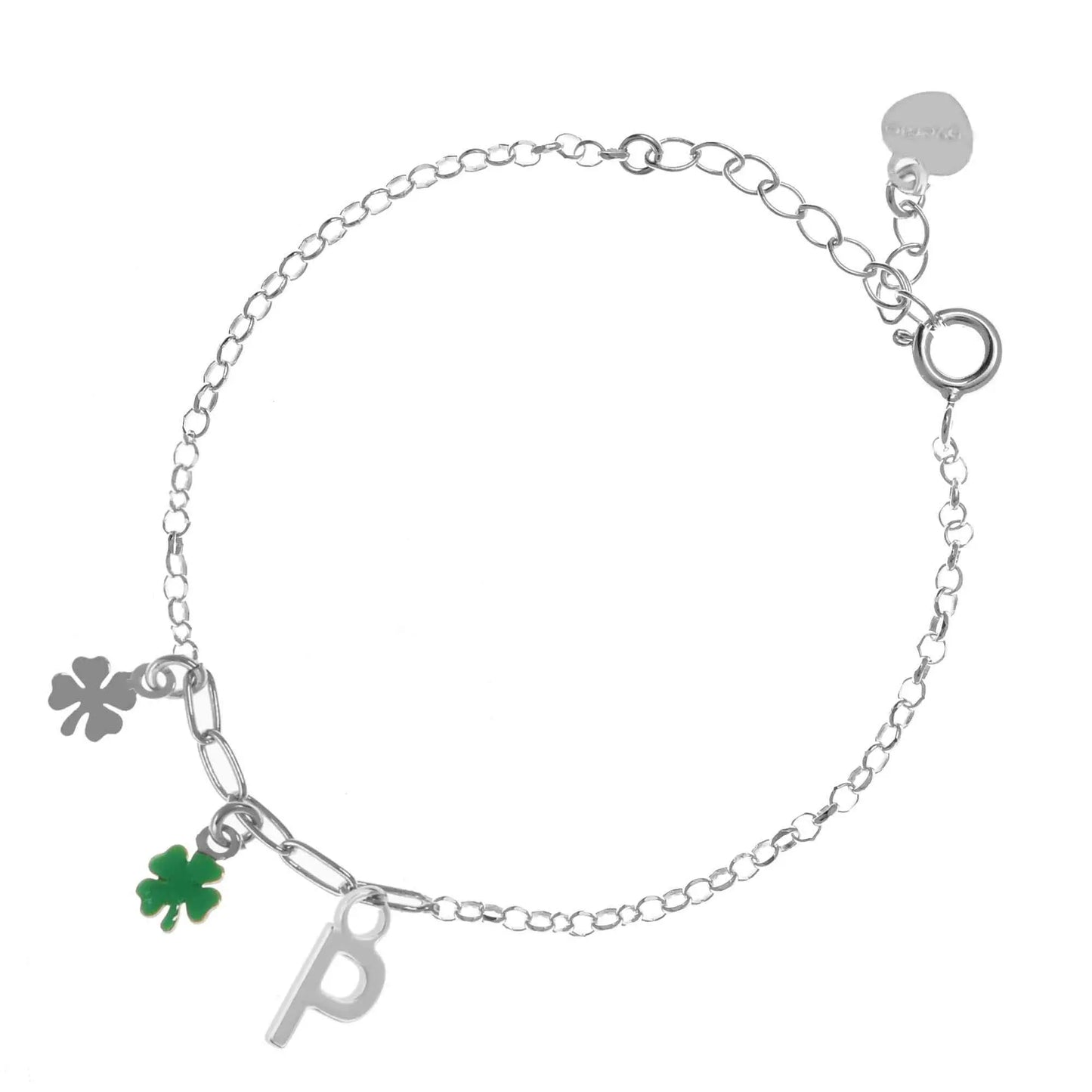 Bracciale regolabile in argento 925 rodiato con due quadrifogli, uno lucido e uno smaltato verde, e letterina pendente.