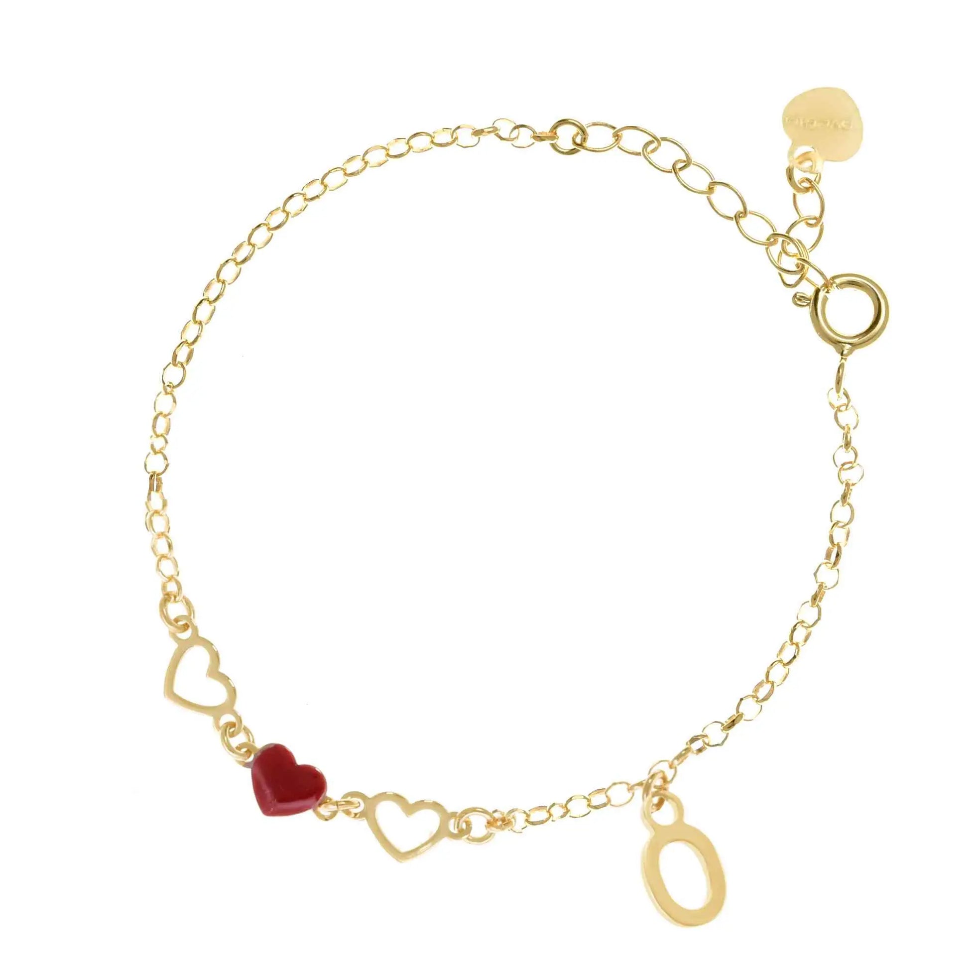 Bracciale regolabile in argento 925 dorato con due cuori sagomati, cuore smaltato rosso e letterina pendente.