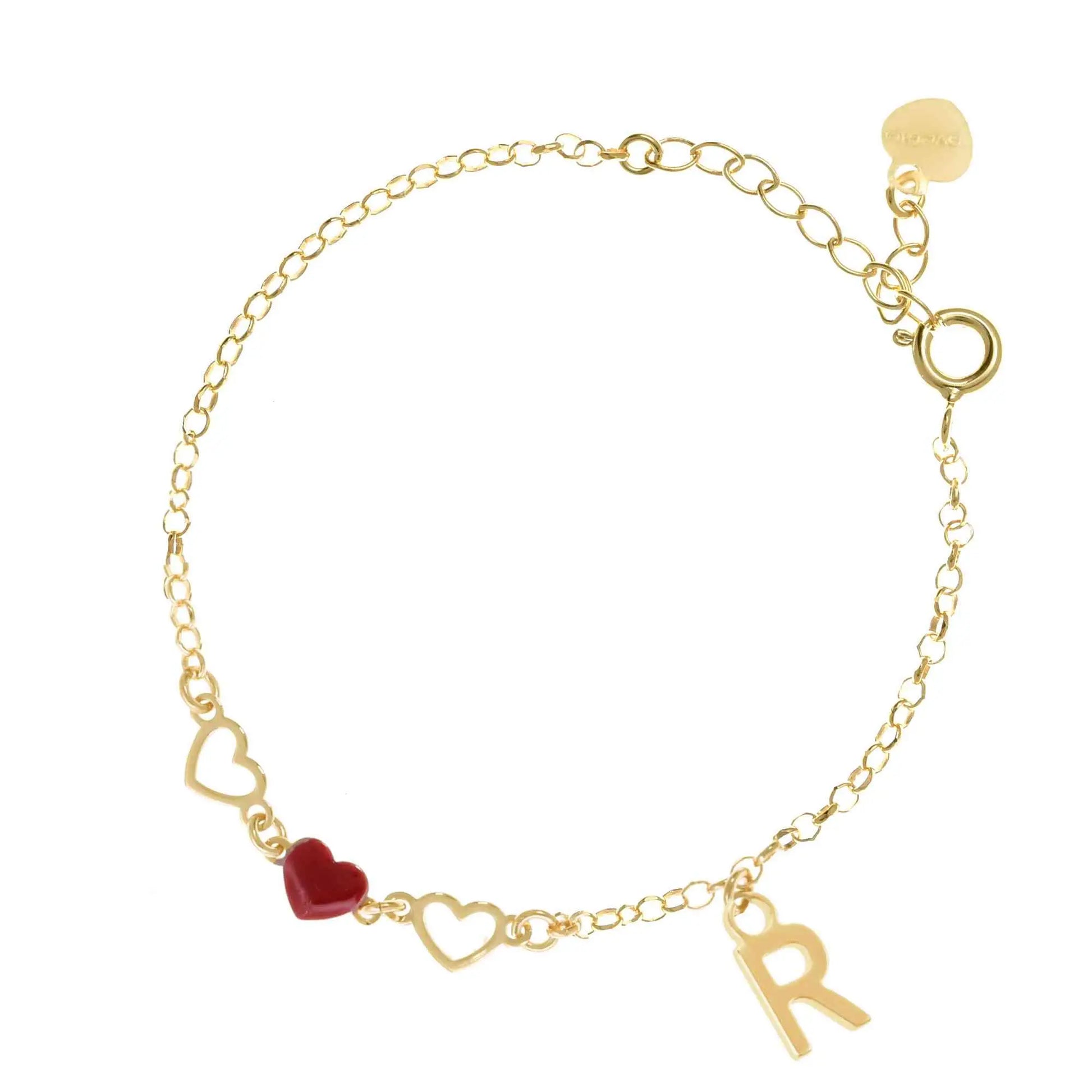 Bracciale regolabile in argento 925 dorato con due cuori sagomati, cuore smaltato rosso e letterina pendente.