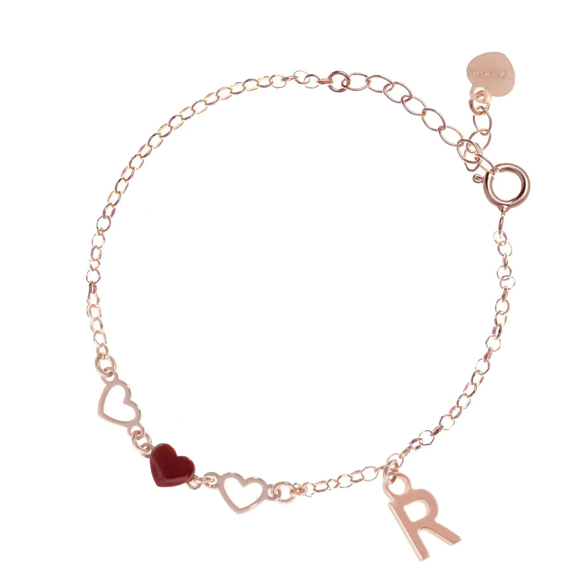 Bracciale regolabile in argento 925 rose’ con due cuori sagomati, cuore smaltato rosso e letterina pendente.