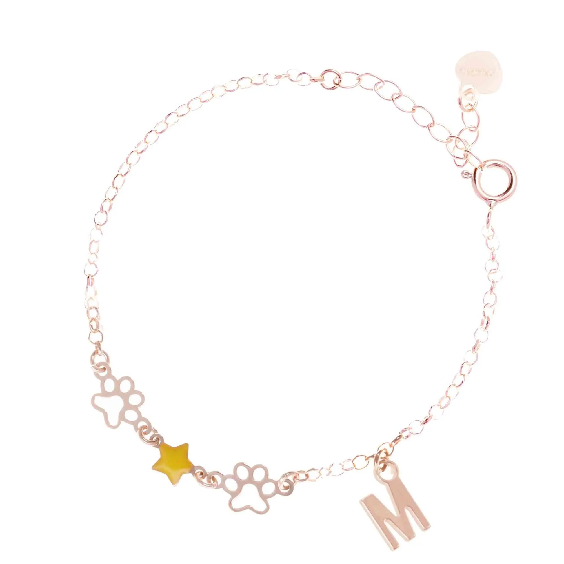 Bracciale regolabile in argento 925 rose’ con due zampine sagomate, stella smaltata gialla e letterina pendente.