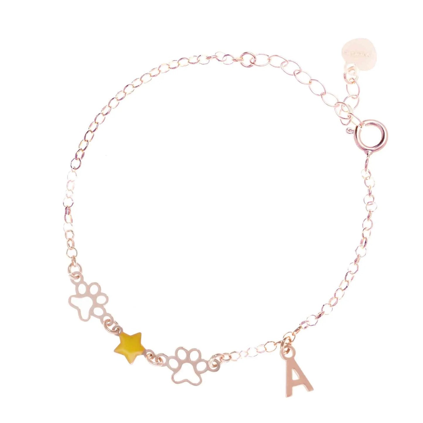 Bracciale regolabile in argento 925 rose’ con due zampine sagomate, stella smaltata gialla e letterina pendente.