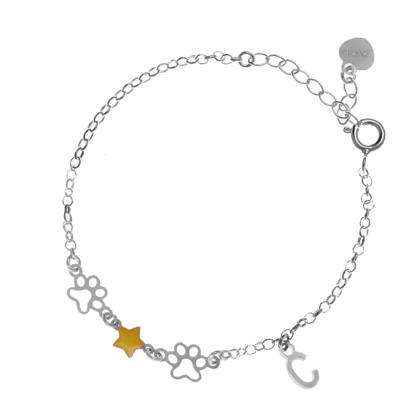 Bracciale regolabile in argento 925 rodiato con due zampine sagomate, stella smaltata gialla e letterina pendente.