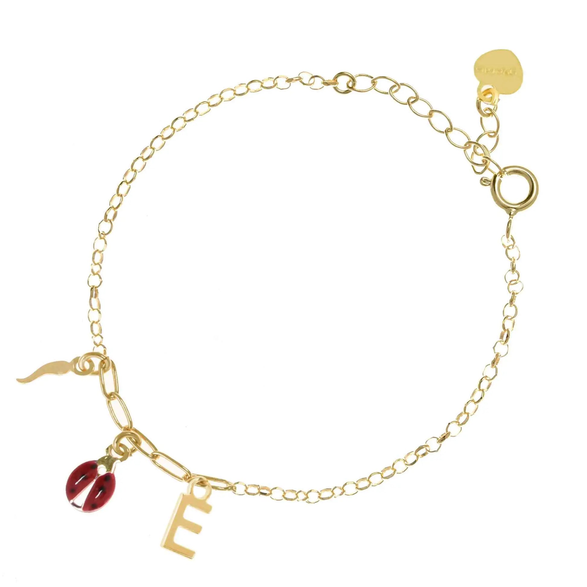 Bracciale regolabile in argento 925 dorato con coccinella smaltata rossa, cornetto lucido e letterina pendente.