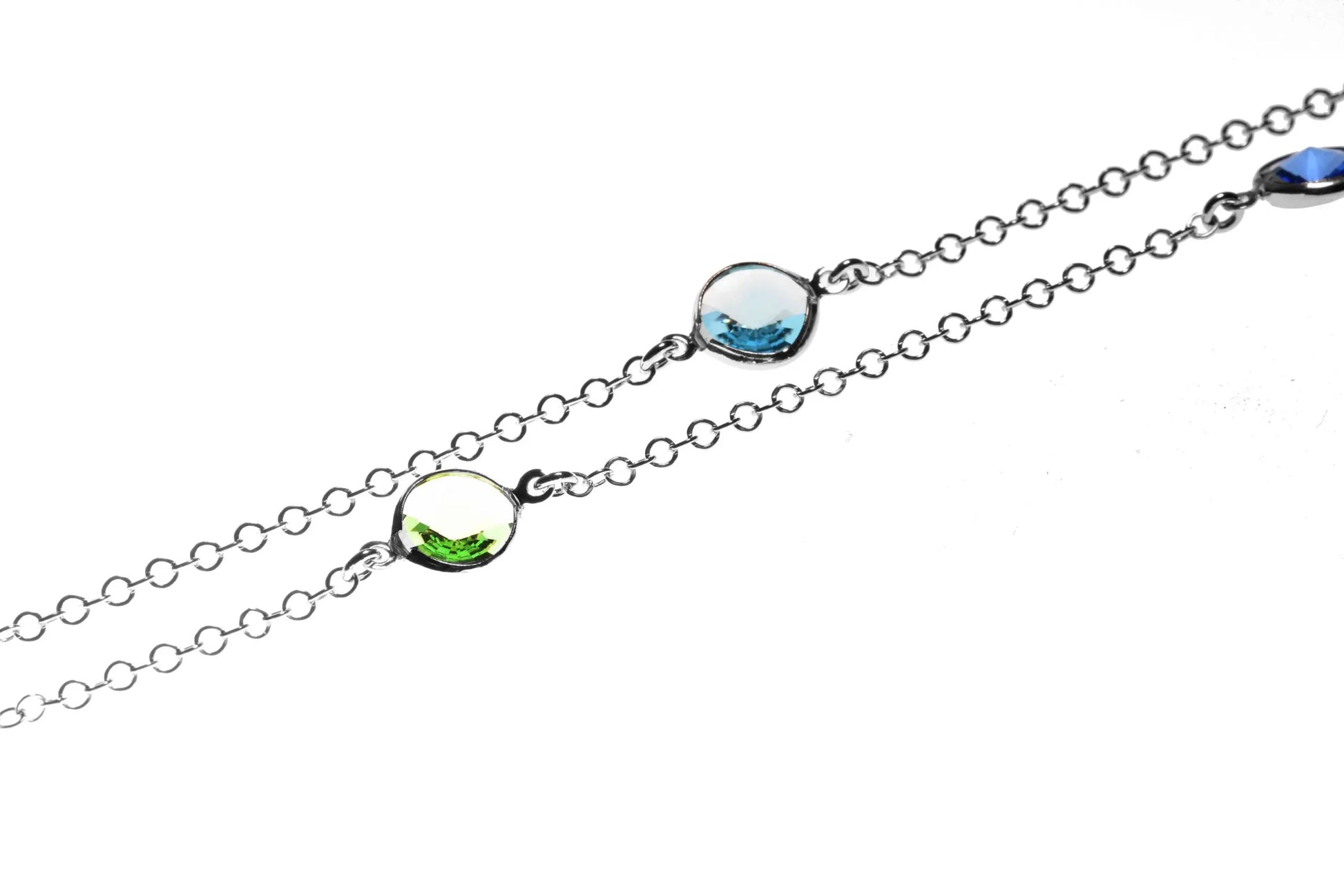 Girocollo Jordan in Argento 925 con placcatura in oro bianco e cristalli naturali multicolor alternati a seguire